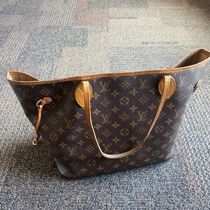 Louis Vuitton Neverfull MM tote